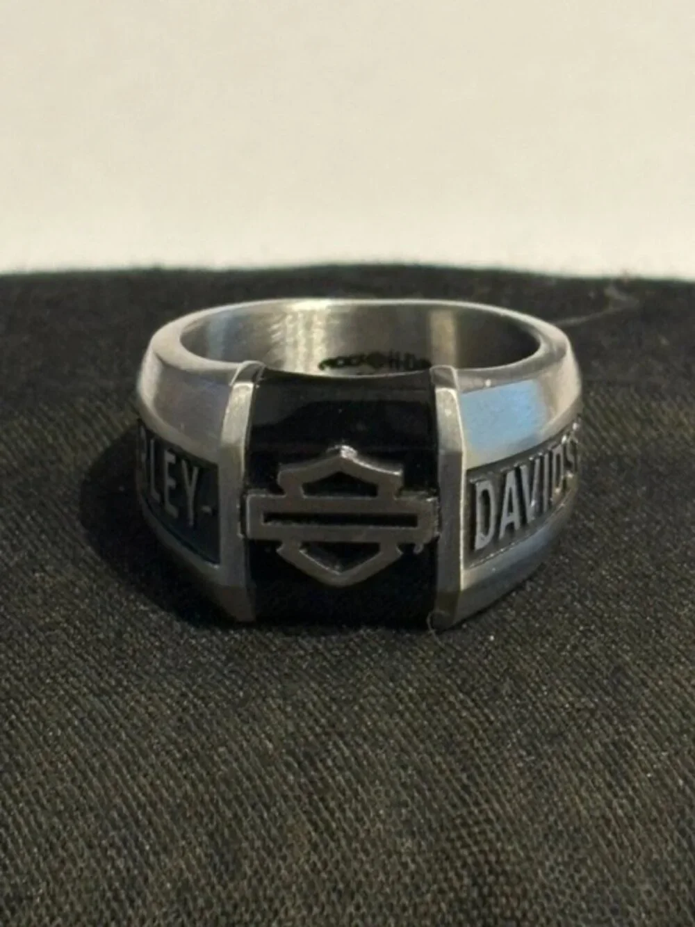 MEN'S HD STAINLESS STEEL AND ONYX RING SIZE 10